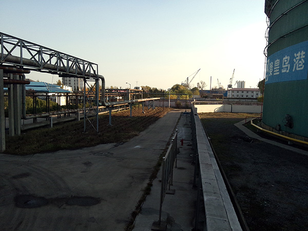 秦皇島港口油庫泄露檢測報(bào)警系統(tǒng)應(yīng)用案例現(xiàn)場安裝圖2